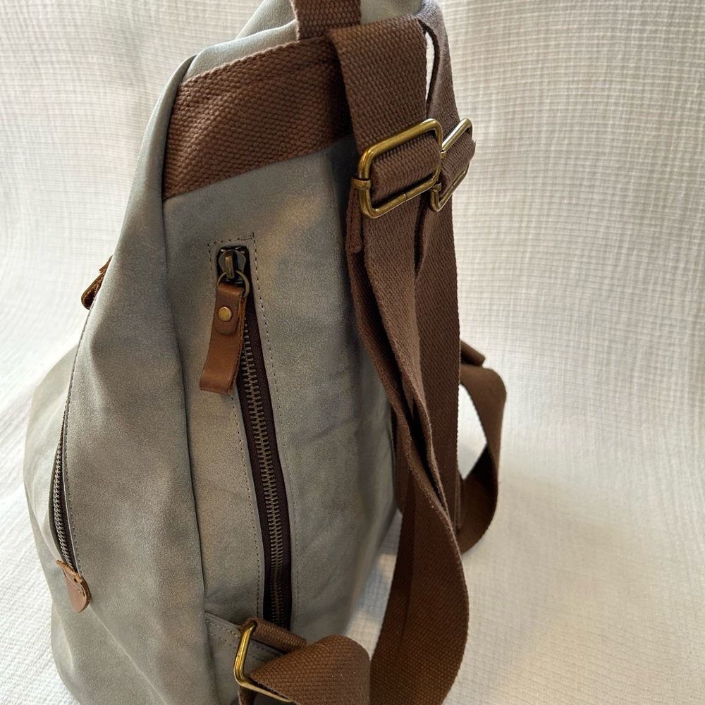 Stylish Gray Backpack - Picture 5 of 14